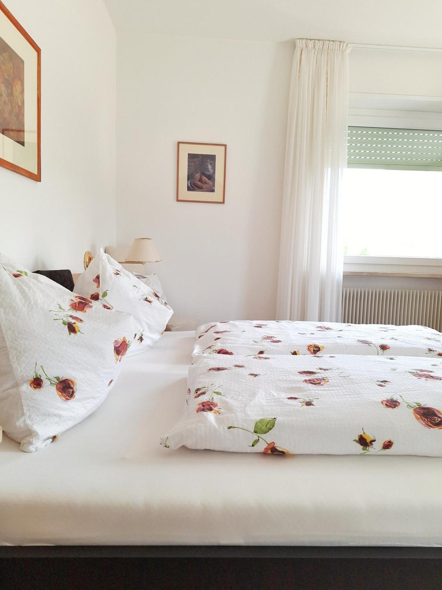 Cafe Rudi Living Bed and Breakfast Partschins Exteriör bild