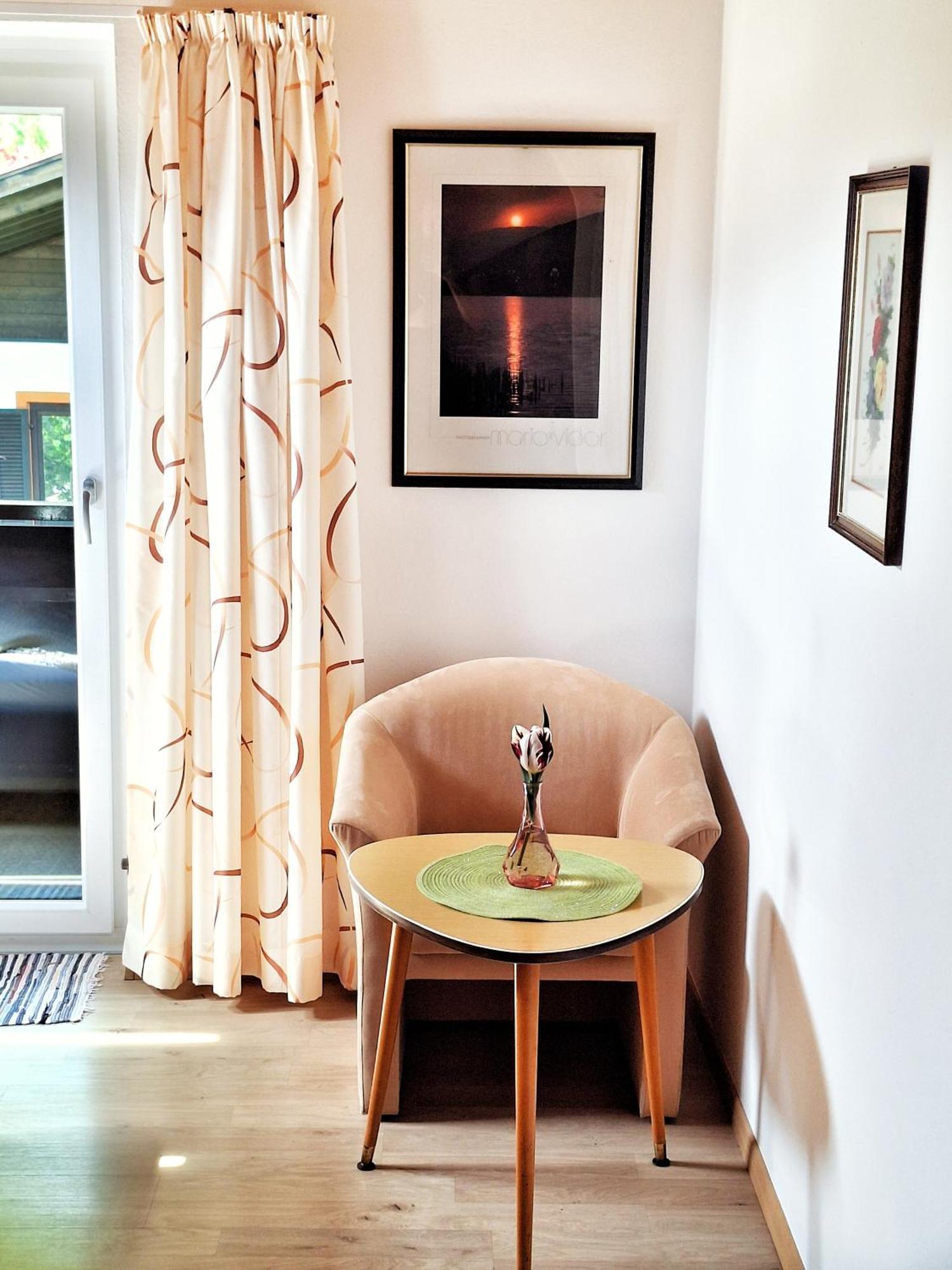 Cafe Rudi Living Bed and Breakfast Partschins Exteriör bild