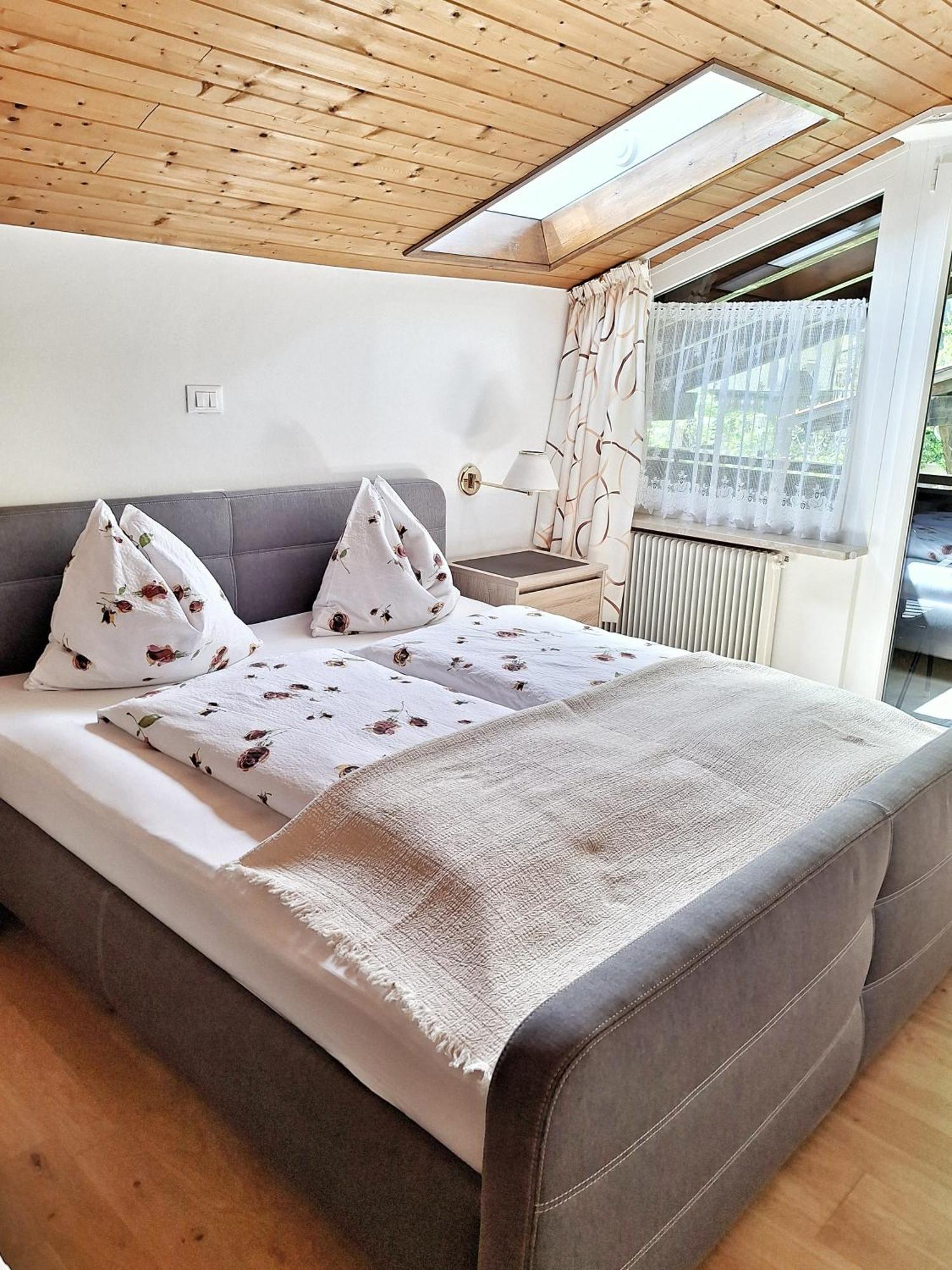 Cafe Rudi Living Bed and Breakfast Partschins Exteriör bild